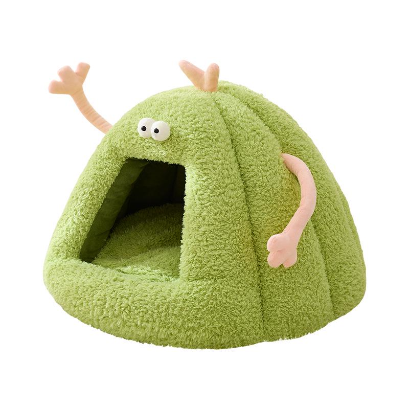 Zimowe półzamknięte legowisko dla zwierząt - Wzór Małego Potwora