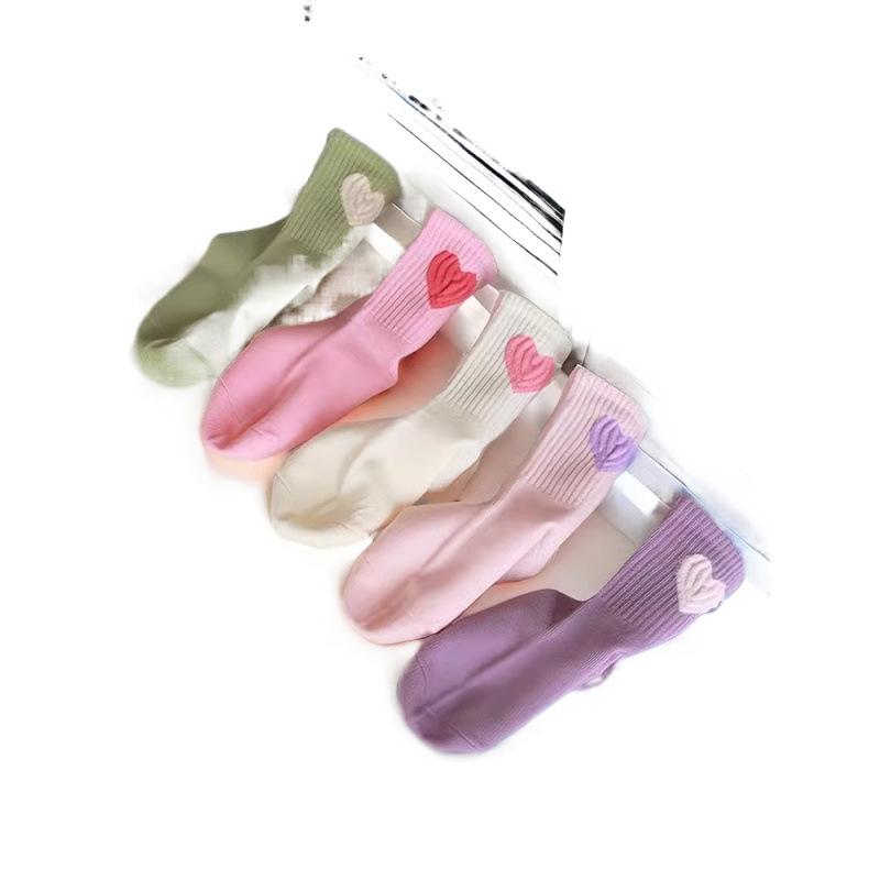 Korean Style Girls' Mid-Calf Cotton Socks for Spring and Autumn - Fashionable Love Pattern, Versatile for Students and Sports.