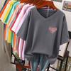 T-shirt a maniche corte, Ampia, Top V-neck stampato snellente per donna