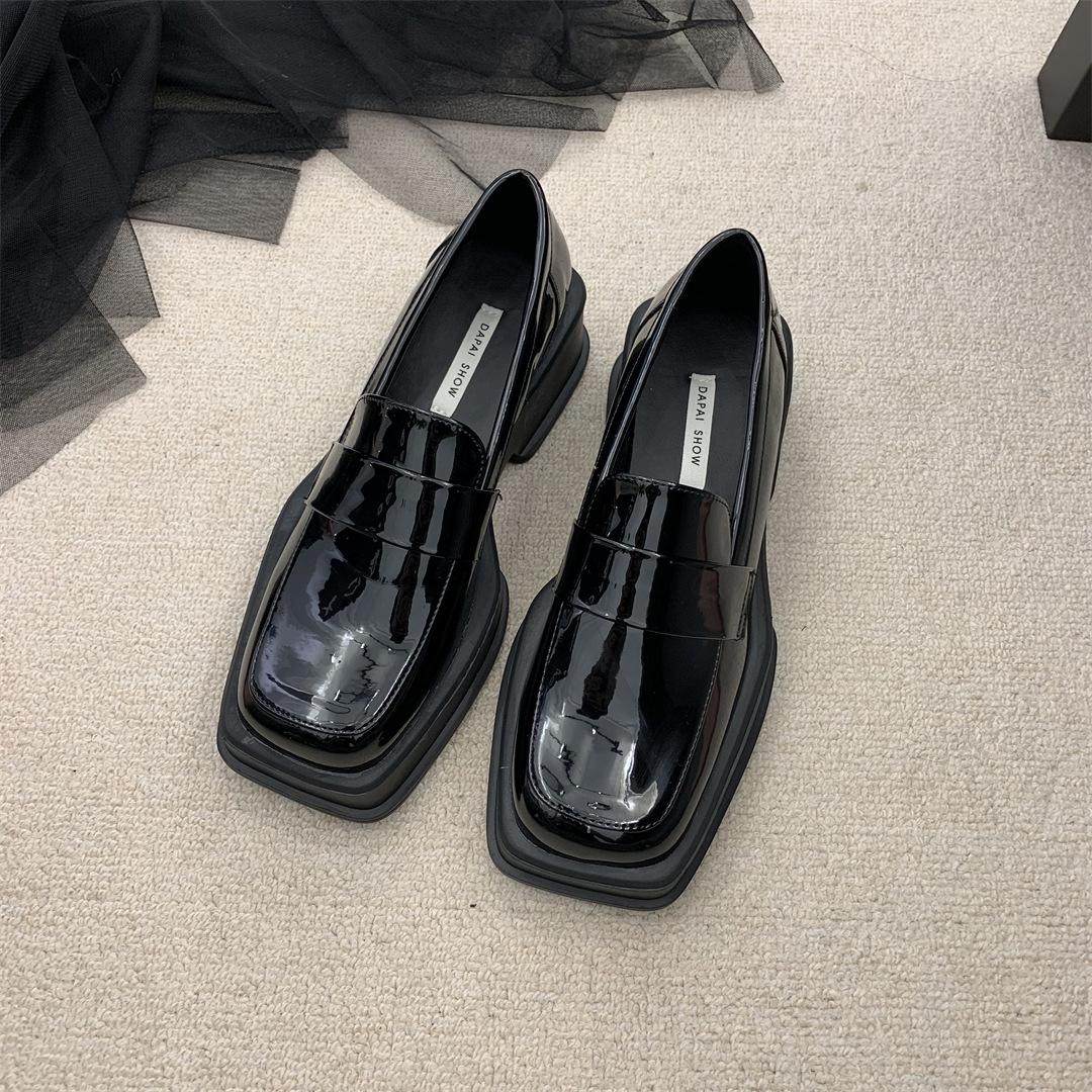 

Ретро-лофери на платформі в британському стилі, жіночі французькі мафіни та жіночі маленькі шкіряні туфлі 40