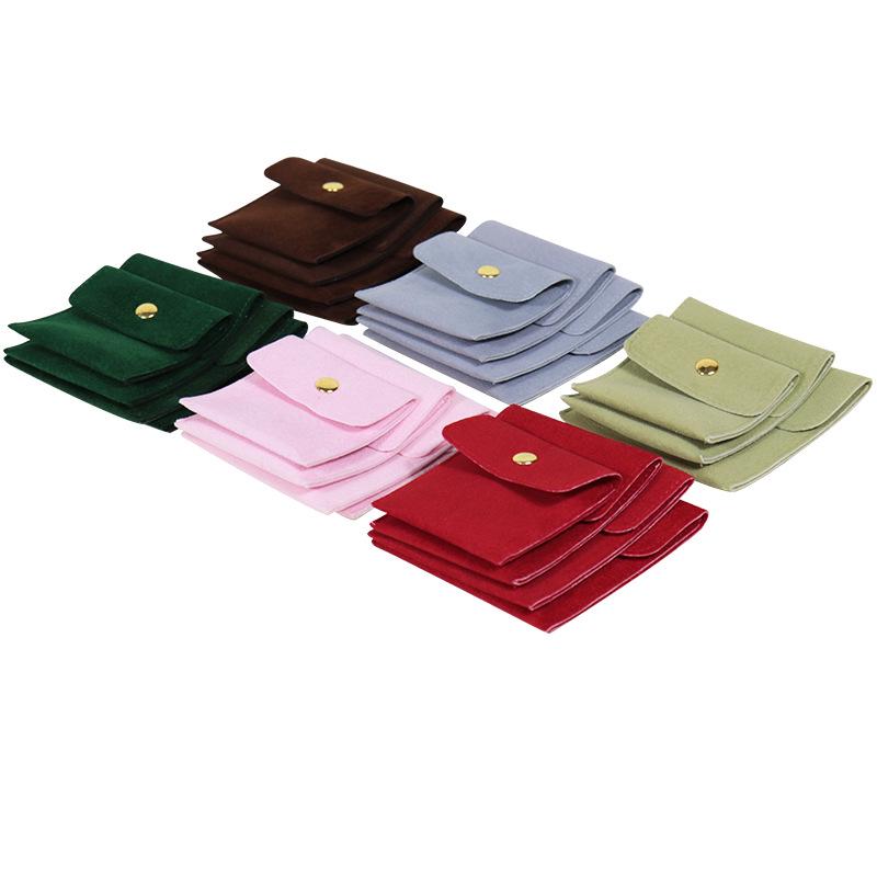 Metal Tokalı Çift Taraflı Boncuklu Kadife Takı Çantası