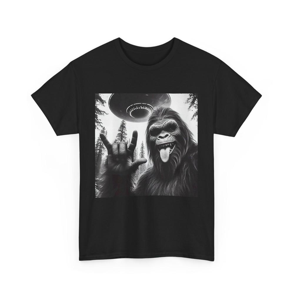 Sasquatch Selfie Shirt, Sasquatch Bigfoot UFO Alien Tee, Funny Cryptid Shirt
