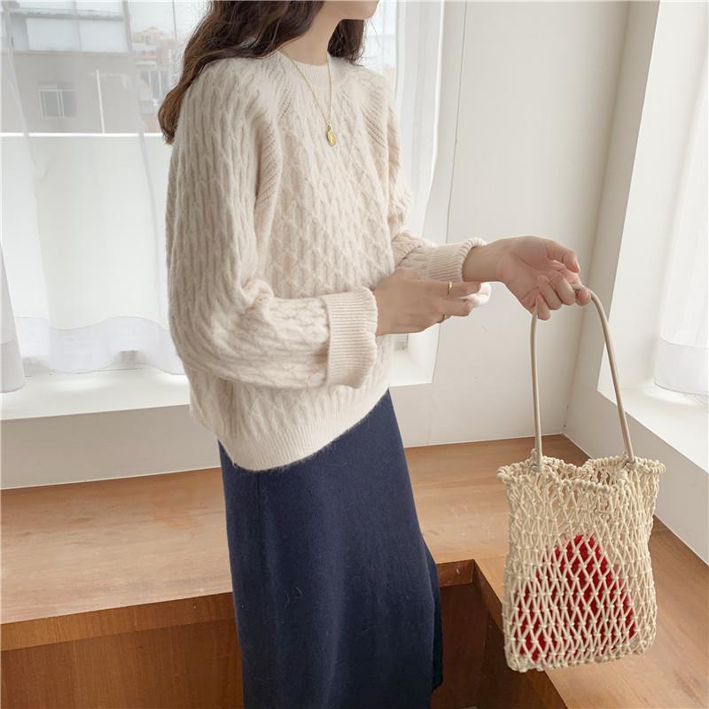 Crew neck pullover sweater women's loose and versatile autumn and winter new short lazy wind long-sleeved knitted sweater bottoming top thick