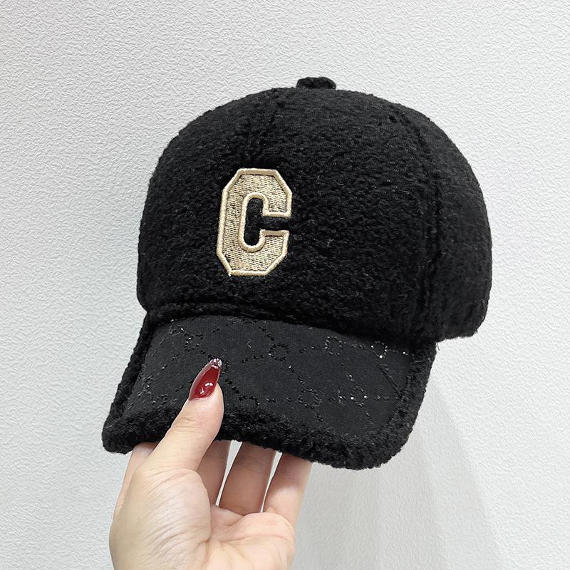 Hat Women's Autumn and Winter Korean Style Fashion Letter Embroidery Baseball Cap Lamb Wool Versatile Face Revealing Small Warm Peaked Cap