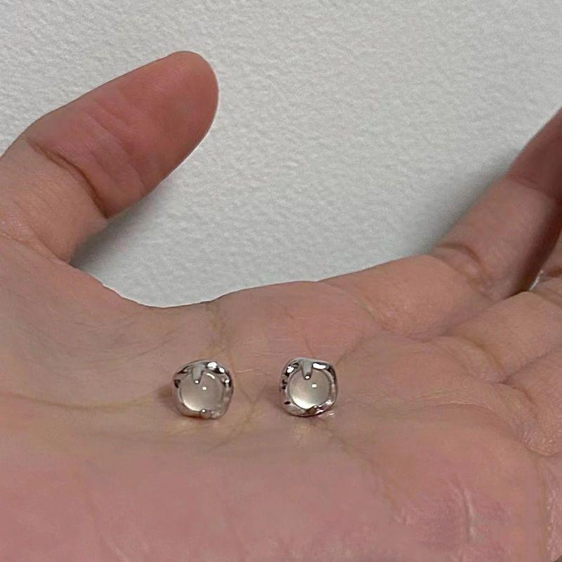 Exquisite White Moonlight Stud Earrings - Cool, Simple, Elegant Everyday Fashion