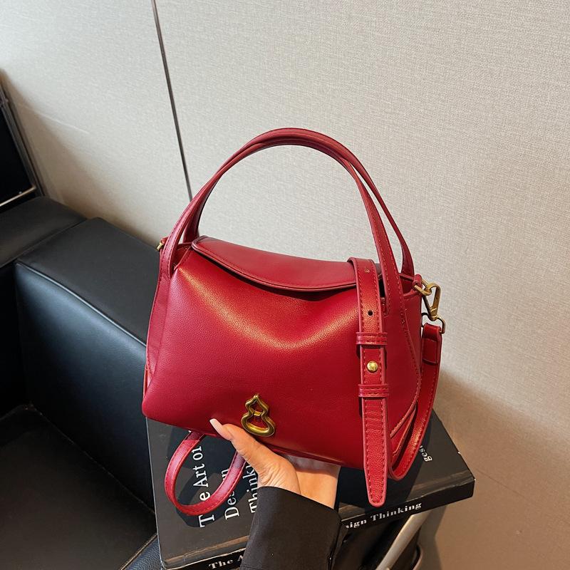 

Premium handbag bag women s 2025 new trendy fashion versatile shoulder bag large capacity messenger Boston bag красный