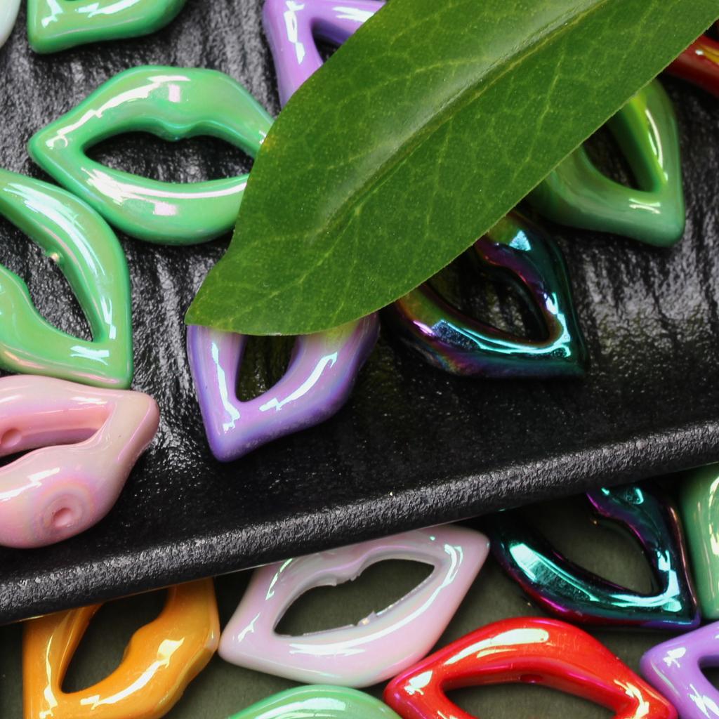 Perforated Acrylic Beads DIY Accessories Lip Print Lip 15.4 * 25.3mm Bracelet Colorful 20 pcs/pack Accessories Vertical Hole