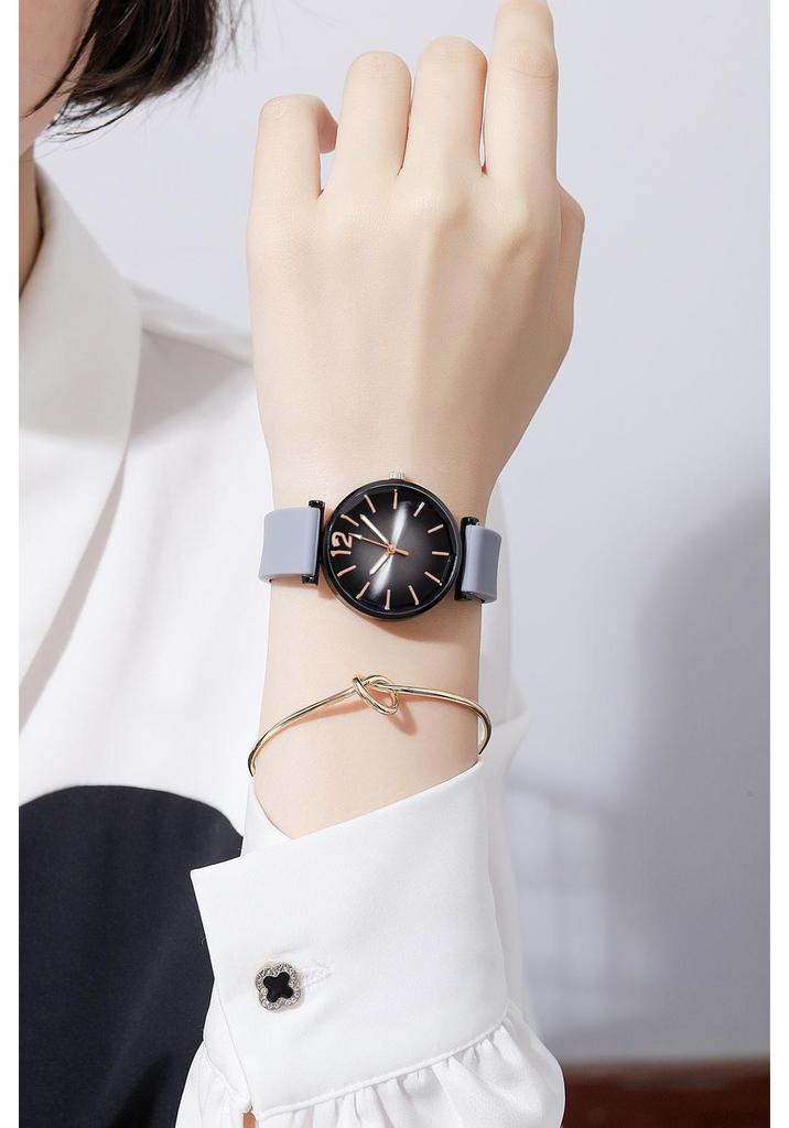 Elegant Rhombus Glass Women's Quartz Wristwatch with Silicone Strap