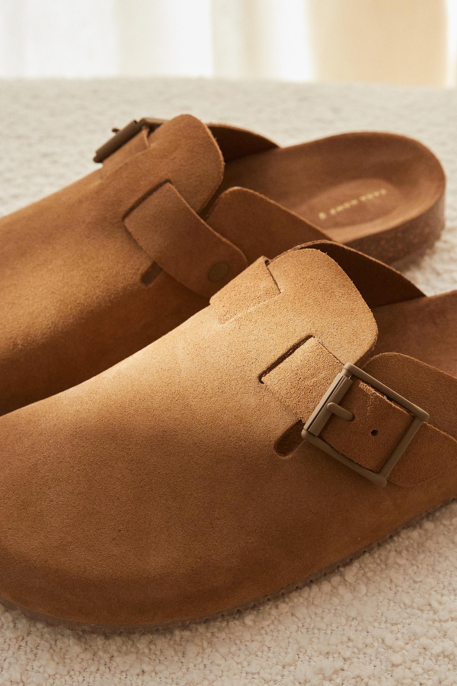 

КОЖАНЫЕ КЛОГИ С ПРЯЖКАМИ