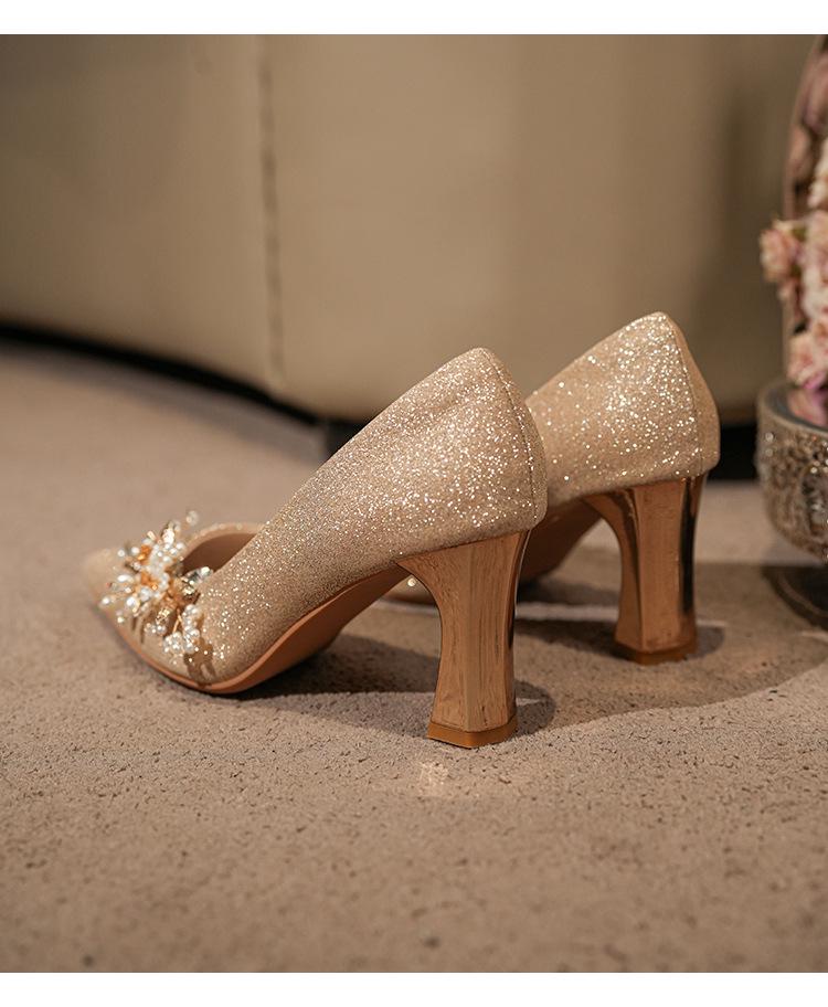 Třpytivé svatební lodičky s flitry a špičatou špičkou - robustní podpatek, svatební a pro družičky