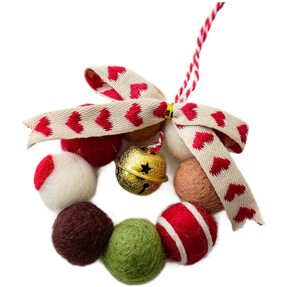 Handgefertigter Mini-Weihnachtskranz aus Wollfilz mit Glöckchen und Schleife, DIY-Girlande Feiertagsdekoration für Hauswand oder Tischplatte
