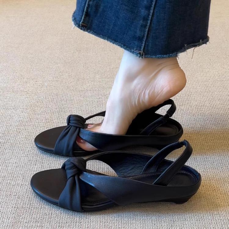 Sheepskin version~ retro fashion sense cross-band kink sandals women's 2025 new round head thick heel commuter Roman shoes
