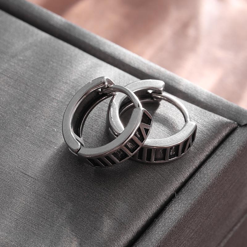 Retro Popular Hip-Hop Rock Roman Numeral Earrings Men Women Hypoallergenic Earrings Fashion Jewelry