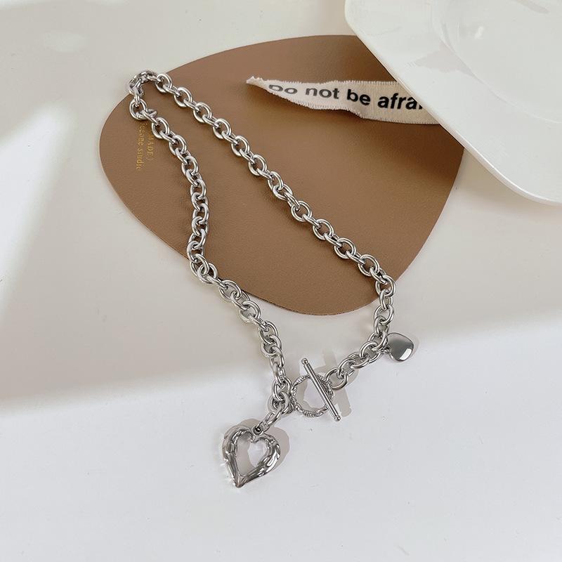 Fashion Love Heart Pendant Choker Necklace for Women Silver Color Clavicle Chain Female Party Jewelry On The Neck