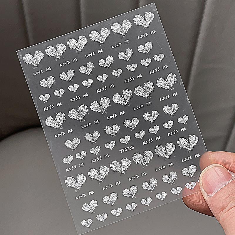 1 hárok bielych nálepiek na nechty v tvare srdca Reliéfny dizajn srdca Samolepiaca dekorácia na nechty Kĺzačky na nechty DIY one size
