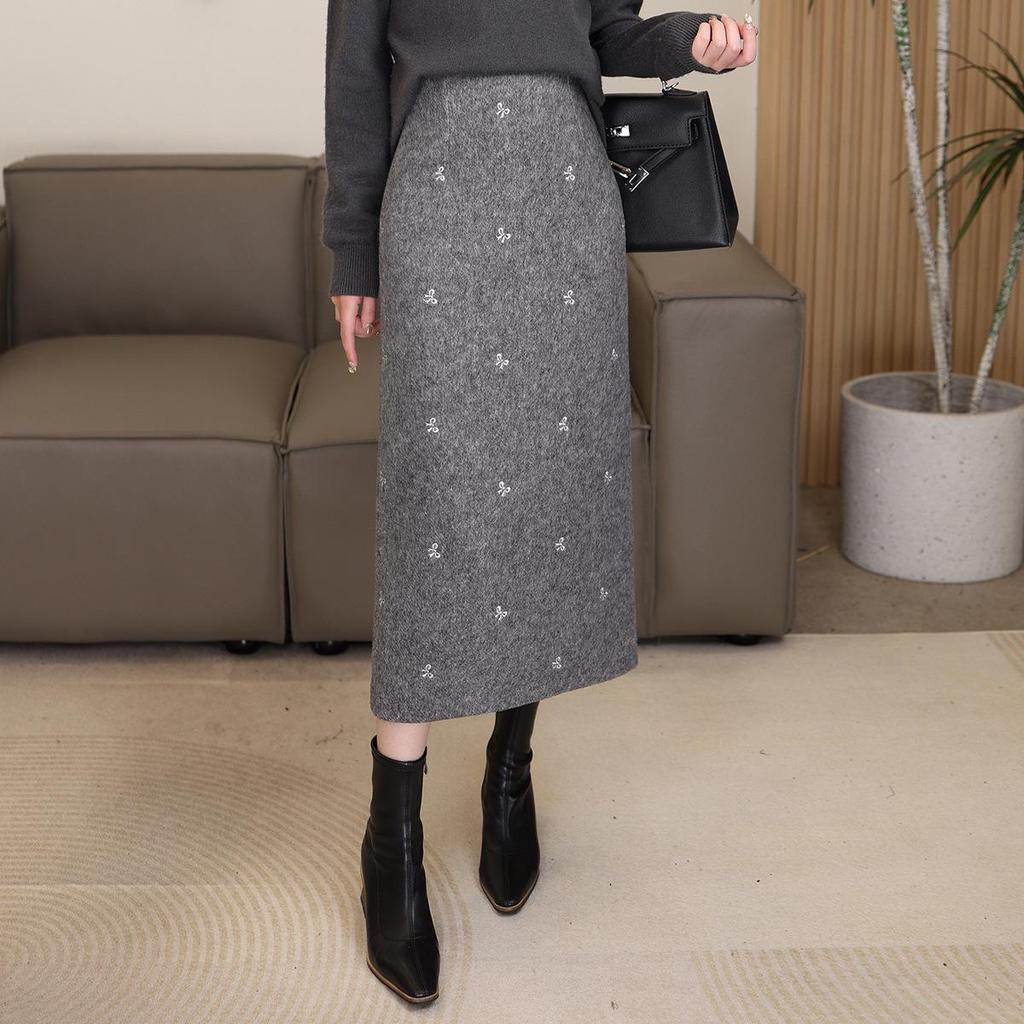 Women's High-Waisted Black Embroidered Pencil Skirt - 2025 Autumn/Winter Collection