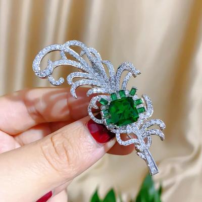 Winter New Feather Brooches for Women Men Luxuriously Inlaid Zircon Emerald Corsage Clothing Accessories Pin Fashion Jewelry