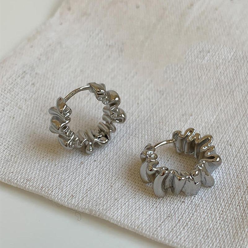 Irregular Wavy Pleated Earrings for Women Retro Trendy Copper Metal Earrings Design Simple Temperament Senior Fashion Jewelry