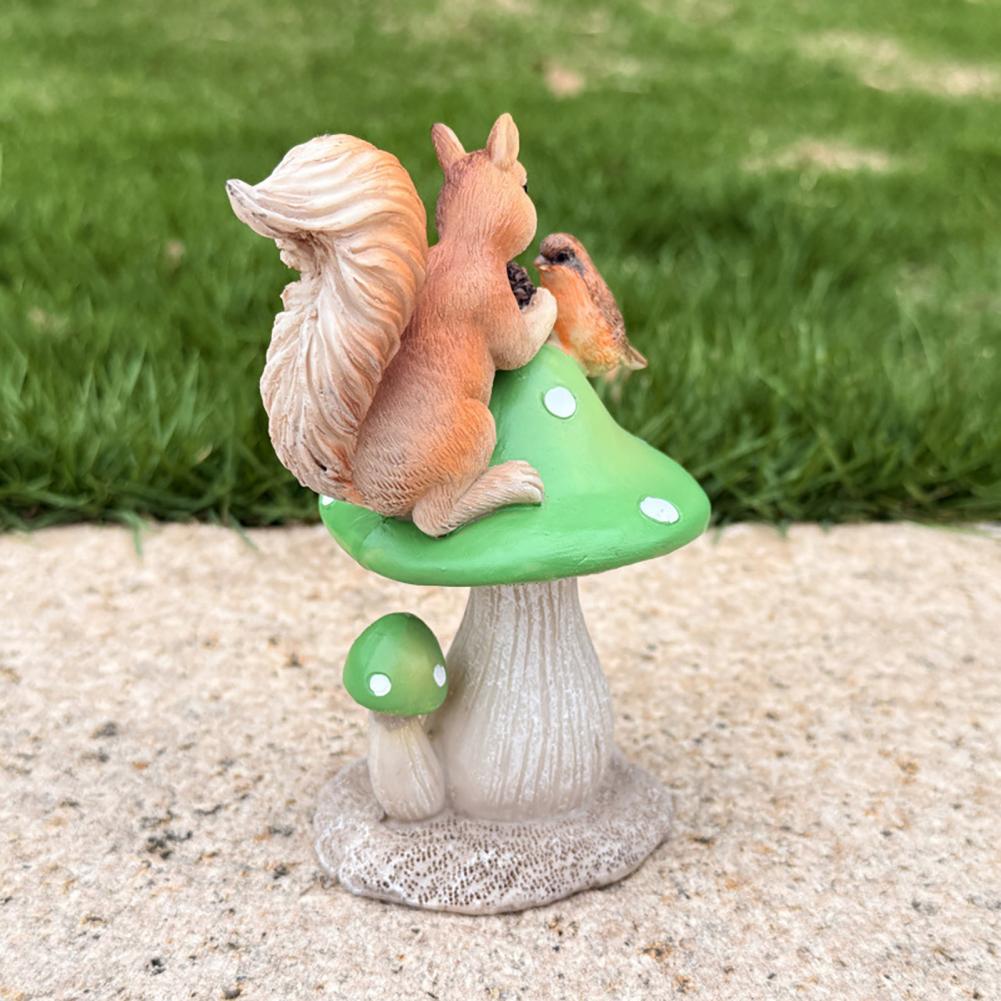Figurka wiewiórki do ogrodu, żywiczna dekoracja wiewiórki, urocza żywiczna figurka wiewiórki z ptakiem, do dekoracji ogrodu, trawnika, siedząca
