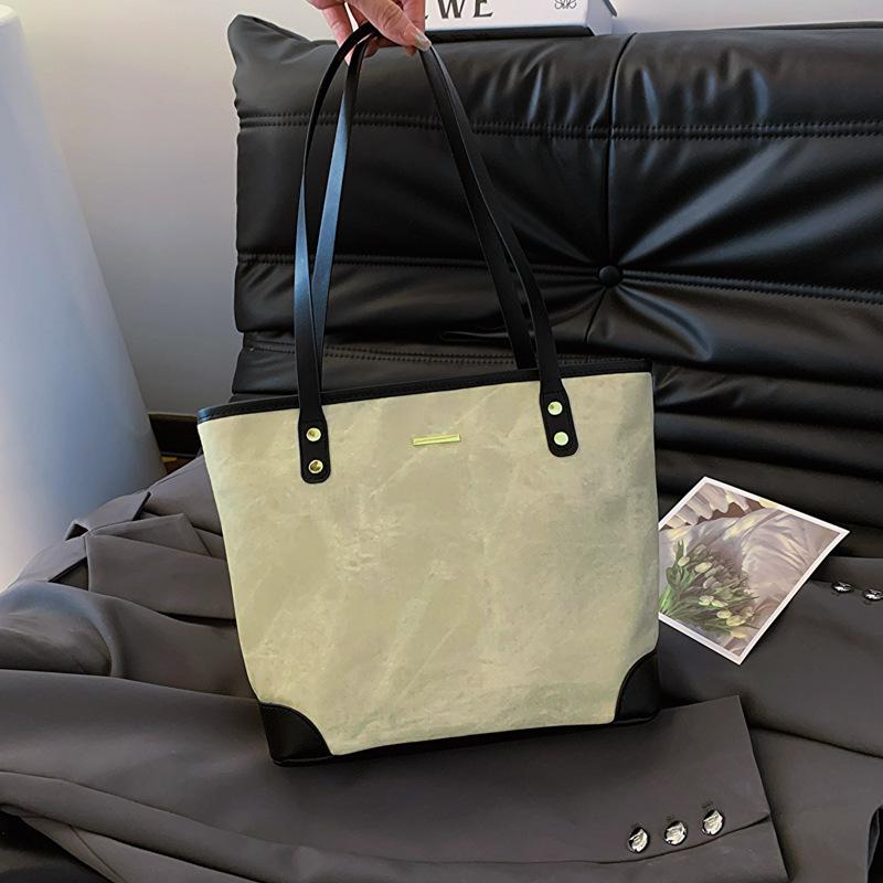 

Ретро сумка великої місткості весняна нова повсякденна іноземна проста сумка через плече для жінок брудно-білий