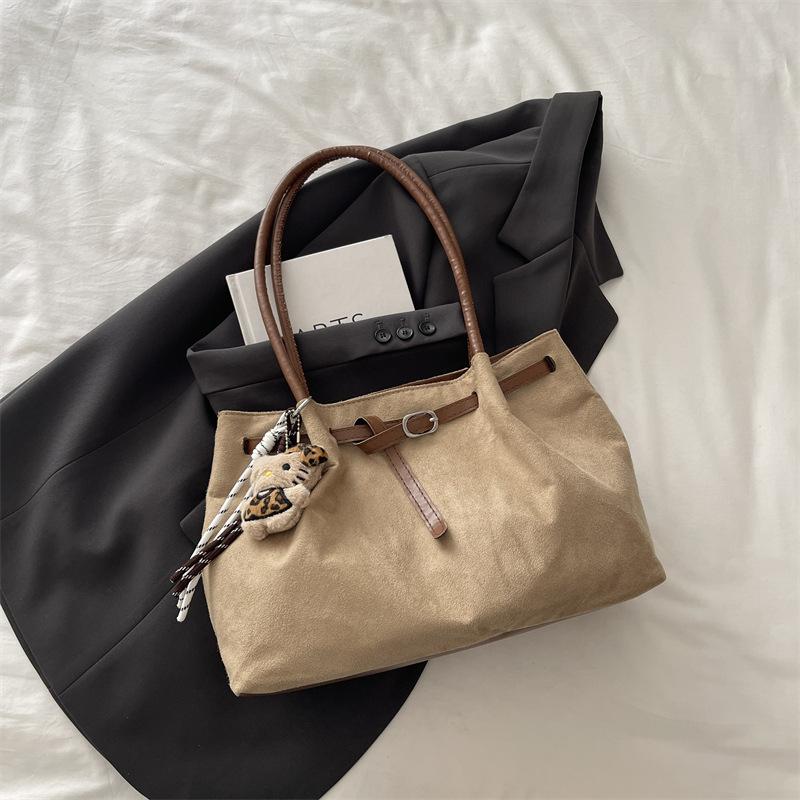 Fashion and casual large-capacity suede tote bag, autumn and winter new commuter high-end shoulder women's bag