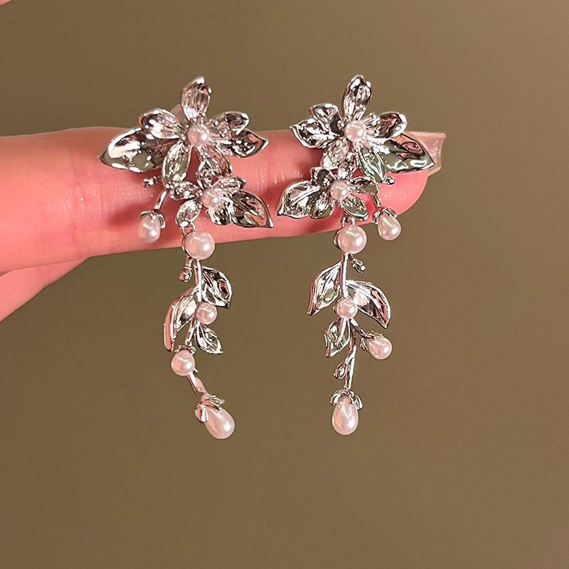 Flower pearl fringed earrings retro high-end earrings personalized exaggerated design earrings