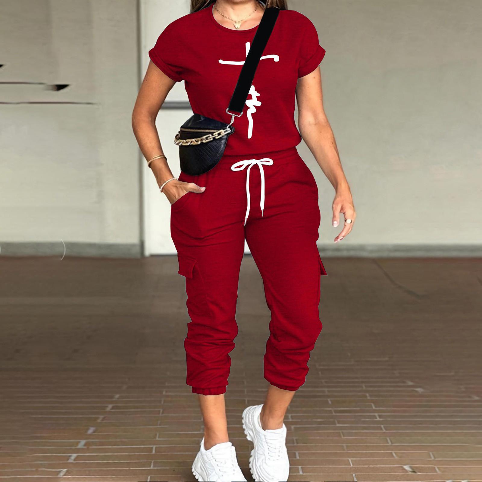 Женский топ с монограммой и короткими рукавами — фото 8