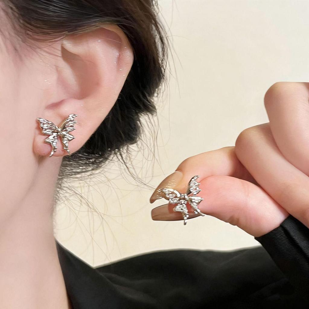 Elegant Butterfly Ear Cuff Studs: Shiny, Stylish, Trendy Design for Women's Fashion.