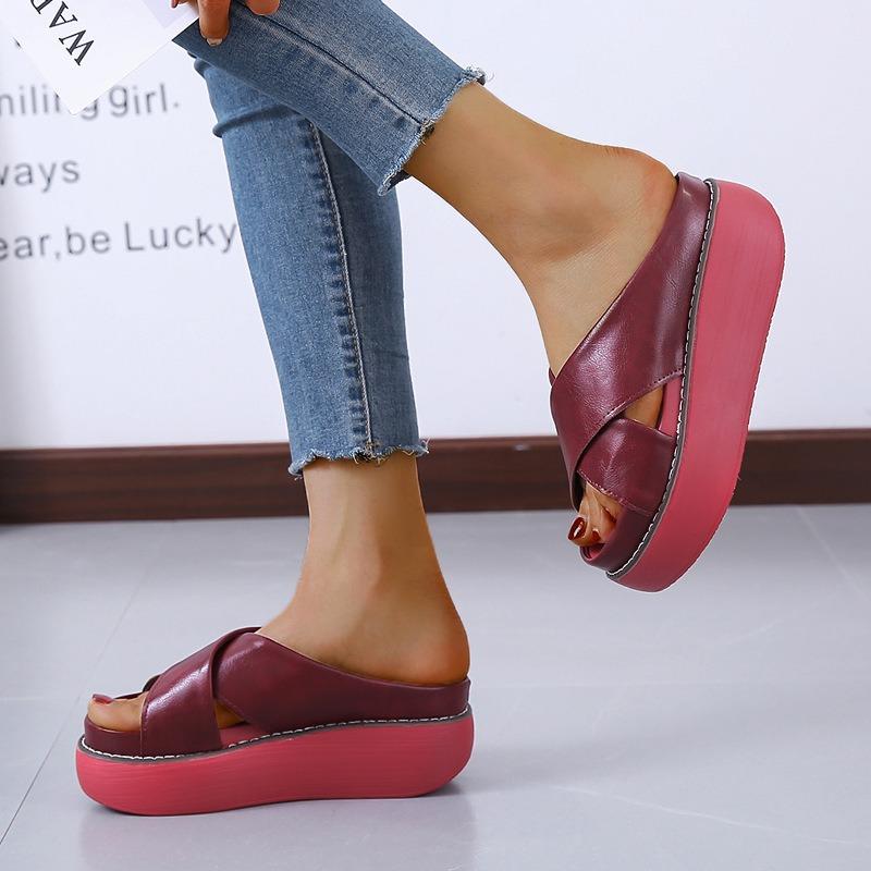 Grenzüberschreitende europäische und amerikanische große einfarbige Sommer neue runde Kopf dicke Unterseite Mode lässige Oberbekleidung Ein-Charakter-Sandalen Frauen