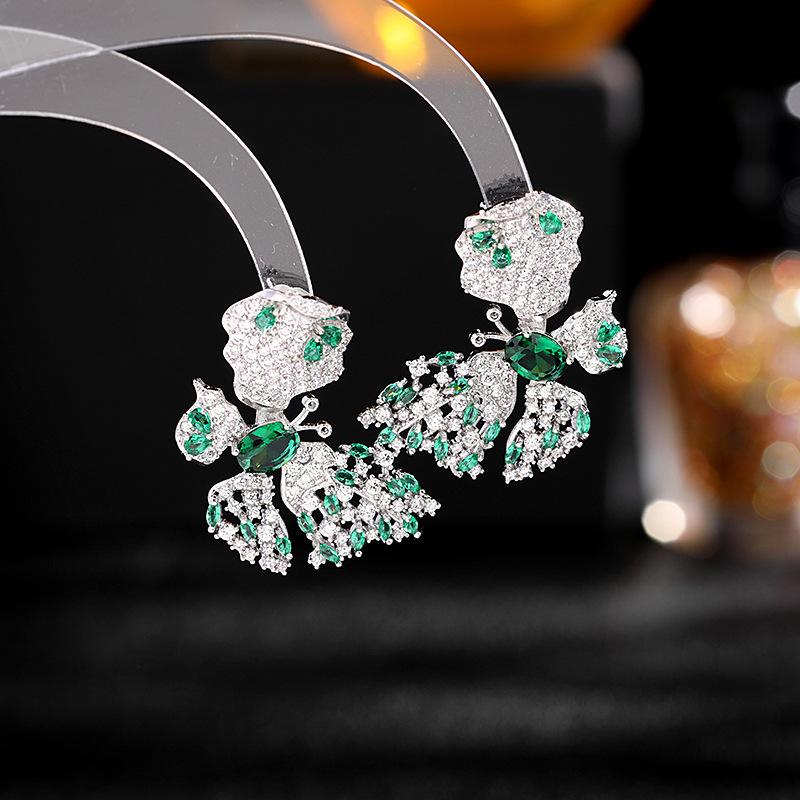 

Сережки преміум-класу зі срібною голкою S925. Сережки з темпераментом знаменитостей. Світлий розкіш. Сережки. Інкрустовані цирконом. Сережки-гвоздики. зелений