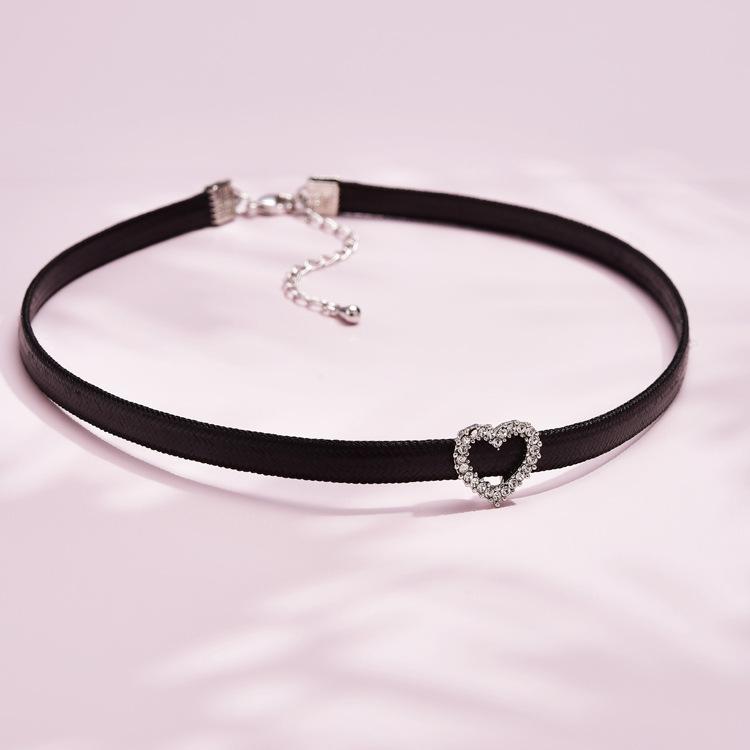 Heart Necklace, Women's Collarbone Chain, Neck Collar, Black Diamond Necklace