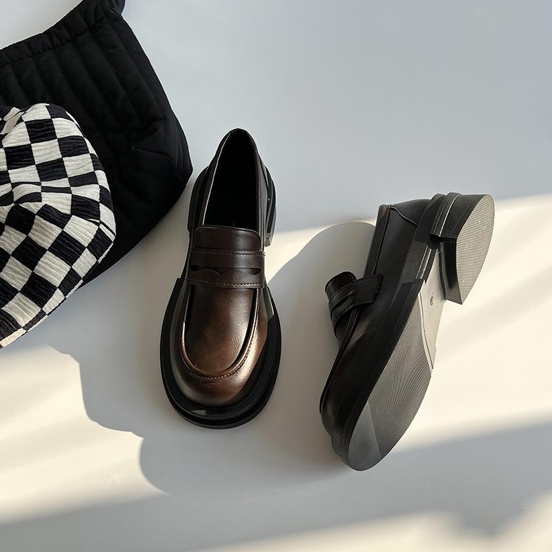 

Маленькие кожаные туфли женские 2025 лето новый стиль черные лоферы на платформе ретро jk униформа одинарные туфли 40