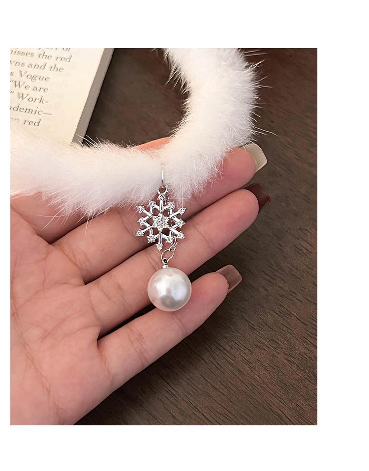 Fluffy Pearl Snowflake Choker - Elegant Winter Christmas Jewelry Accessory