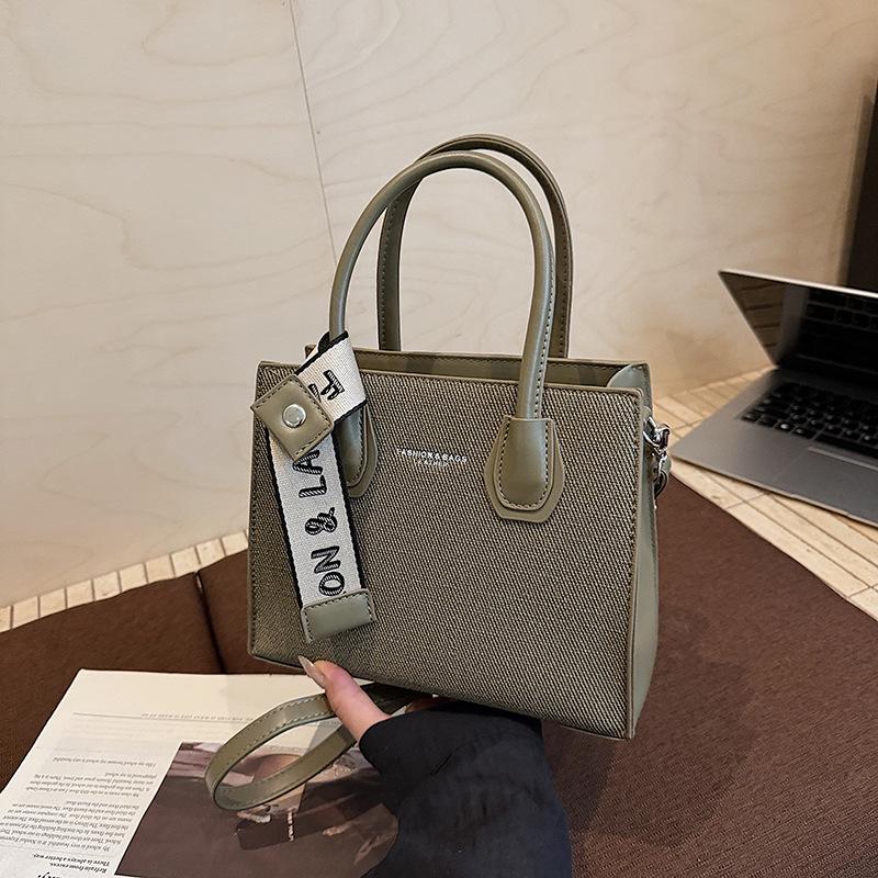 Premium Sense Simple Portable Small Bag Fashionable New Women's Commuter Versatile Shoulder Messenger Bag