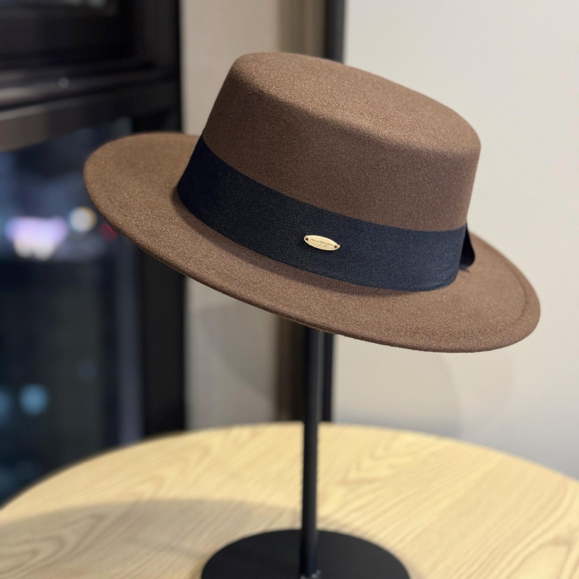 

Новая стильная шерстяная шляпа с плоским верхом для женщин на осень и зиму. Французская шляпа-котелок, подчеркивающая лицо, маленькая джазовая шляпа для женщин, британская универсальная шляпа-цилиндр в стиле Хепберн. Adjustable