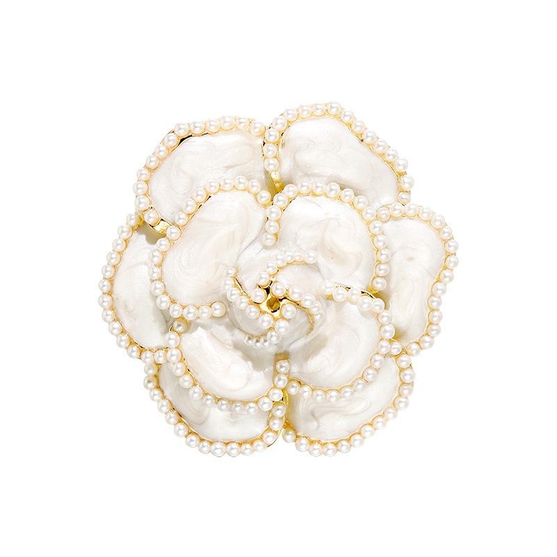A Delicate Camellia Brooch for Women with A Delicate Fragrance Style, A Retro Suit Sweater Pin