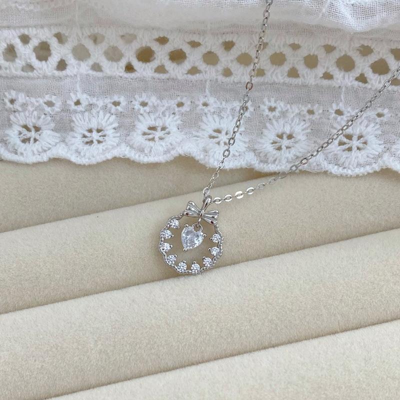 Exquisite Bow Knot Love Ring Necklace, Sweet, Light Luxury, and High Grade Collar Chain for Women