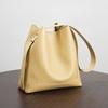 Versatile tote shoulder bag, genuine leather women's high-end sense exquisite large-capacity messenger bucket bag