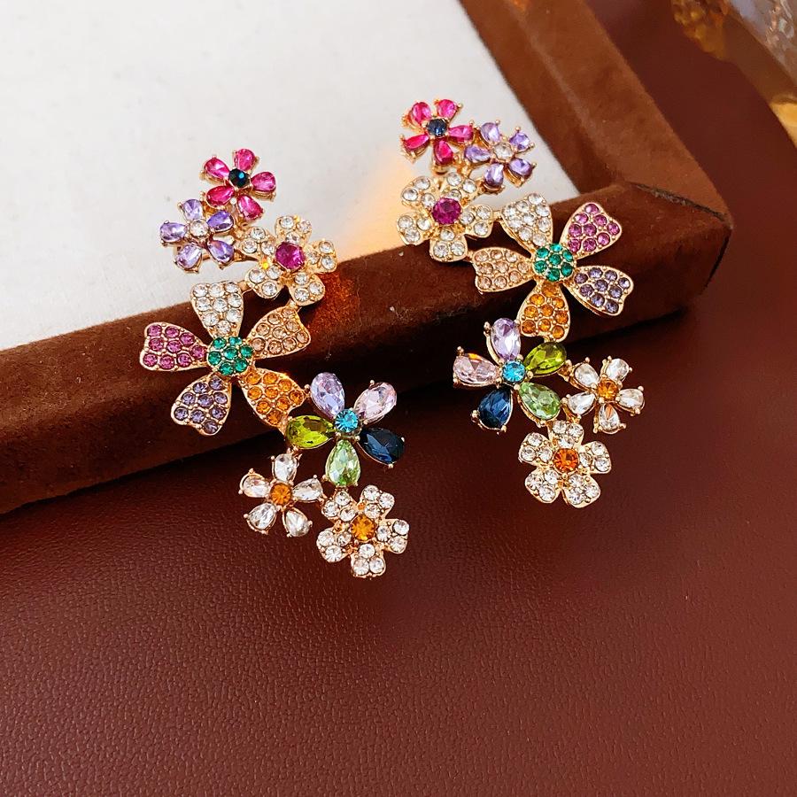 Exquisite Gold-Plated Flower Stud Earrings: Luxurious Retro Ear Jewelry сережек