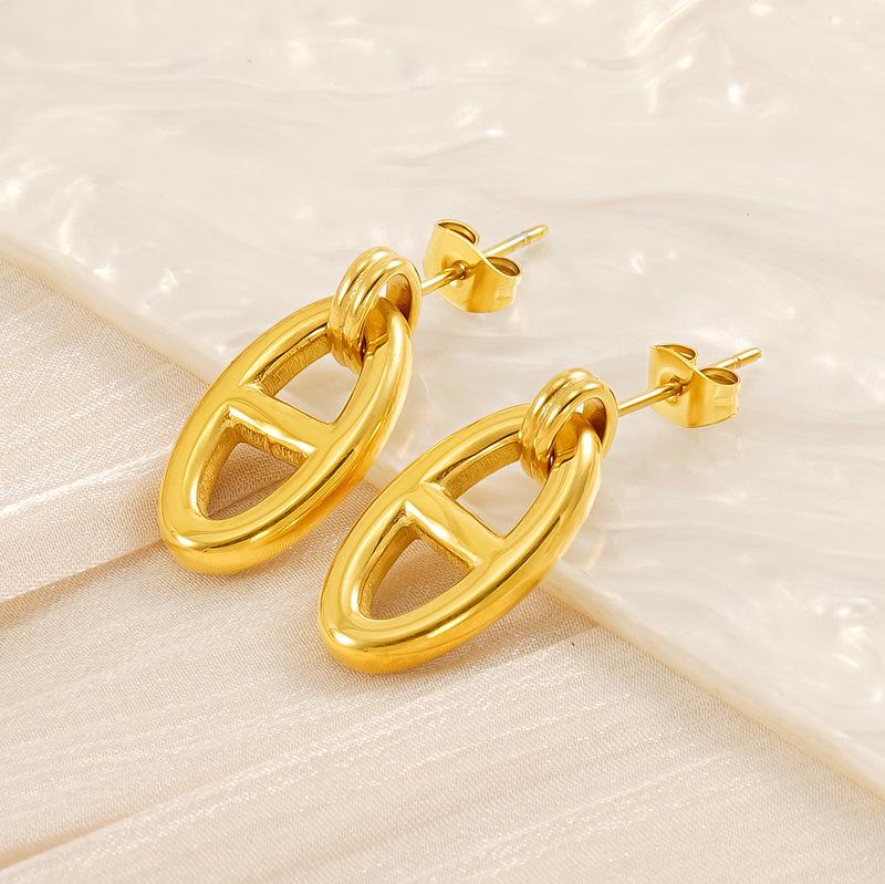 

Gold-Plated Oval Hollow Line Stud Earrings: Versatile Stainless Steel Fashion Accessory 18K Gold Plated