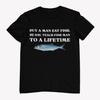 Gib einem Mann Fisch, er isst einen Tag. Lehre einen Mann Fischen, er isst ein Leben lang - Unisex T-Shirt, Mehrere Farben. Lustige Aussage, Lebenslektion Shirt. Geschenk zum Angeln