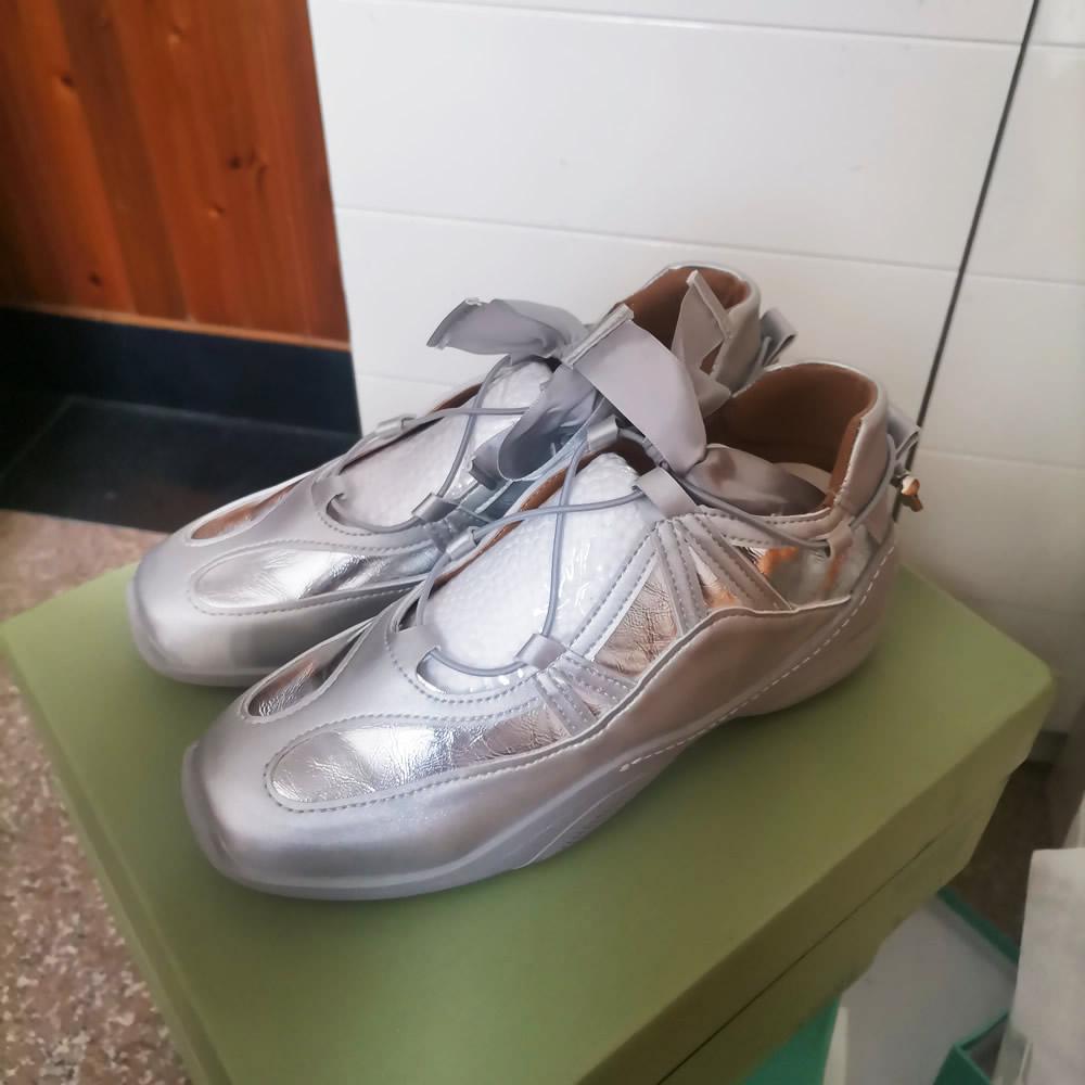 

Балетки-кроссовки женские на толстой подошве с бантом и перфорацией, дизайнерские туфли Мэри Джейн, удобные балетки для женщин 40 серебряный