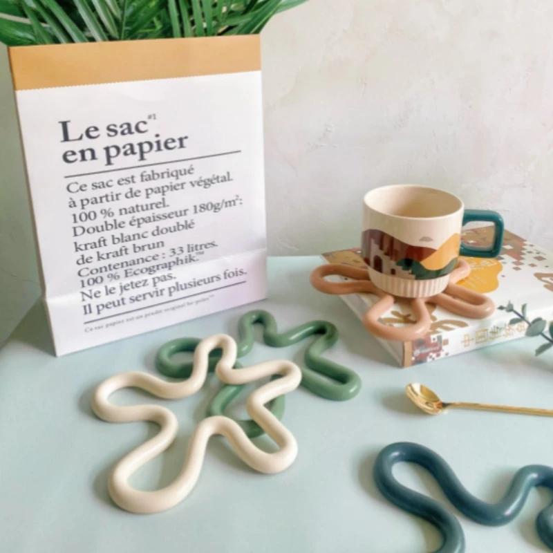 Geomeetriline kuumakindel silikoonmatt joogitassidega alusalused, libisemiskindlad potihoidja lauaalused, köögitarvikud, alusalused padjad