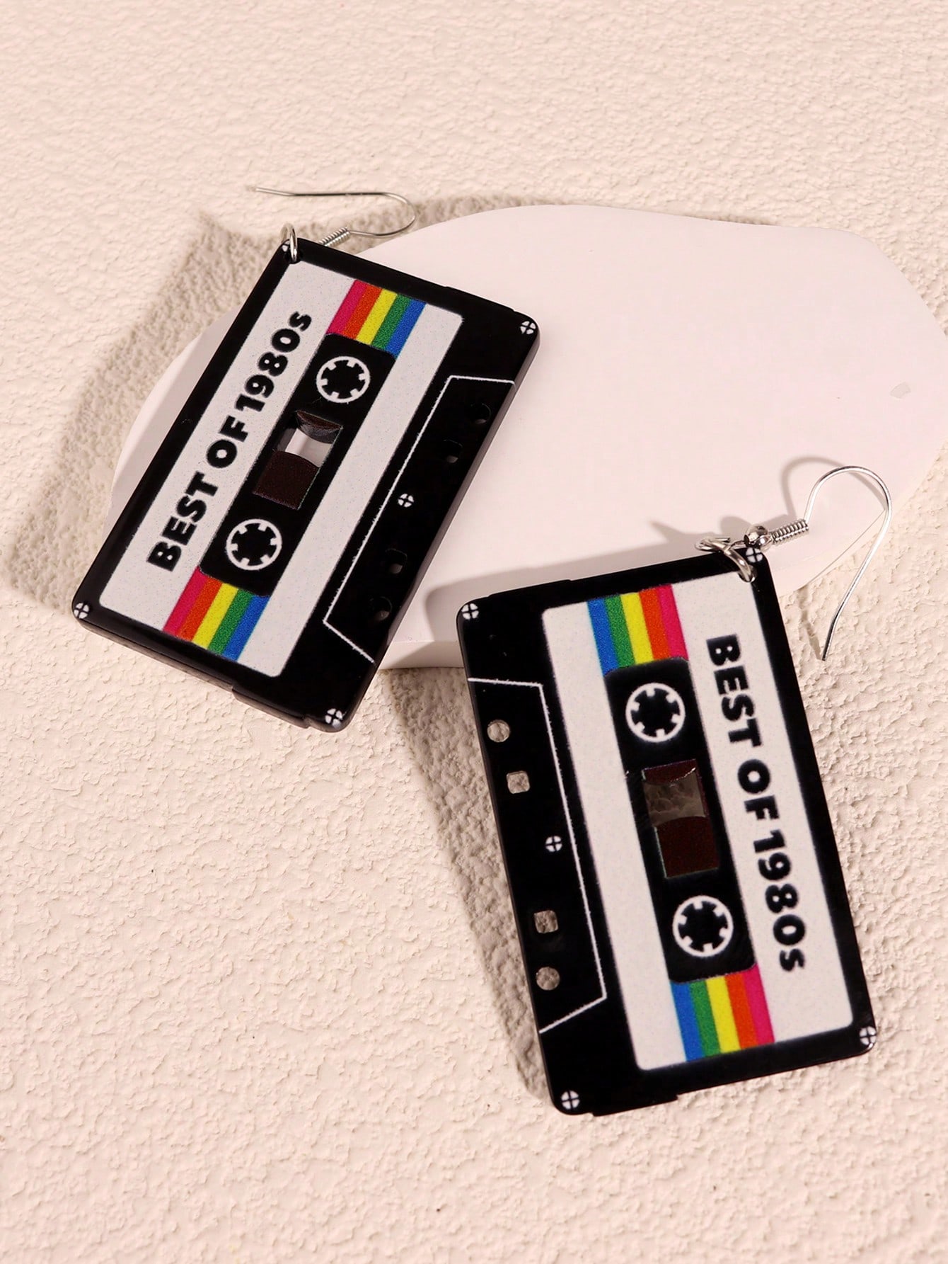 

1 пара модных сережек-капель из ПММА с буквенным принтом и кассетной лентой для женщин на каждый день