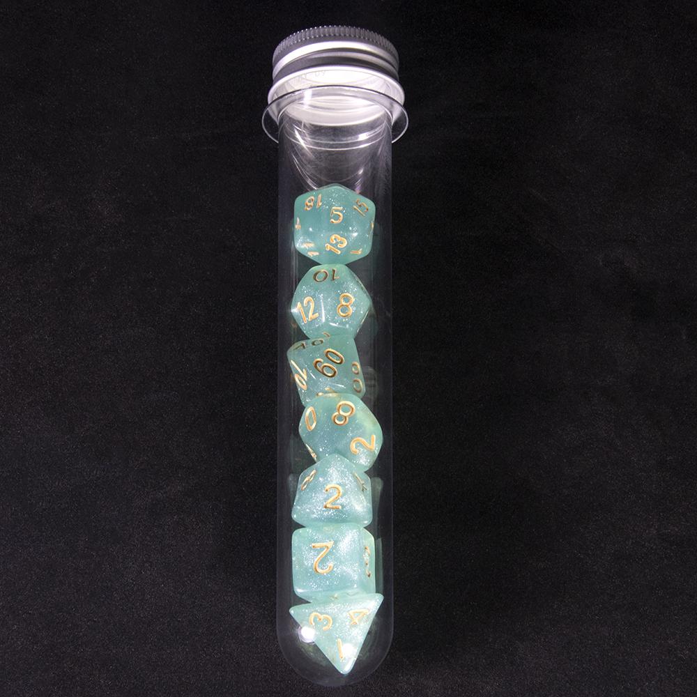 

Набір блискучих багатогранних кубиків із 7 шт. DND Цифрові кубики з трубкою для RPG D4 D6 D8 D10 D% D12 D20 Ігри з кубиками Сімейні вечірні настільні ігри небо синє кольору