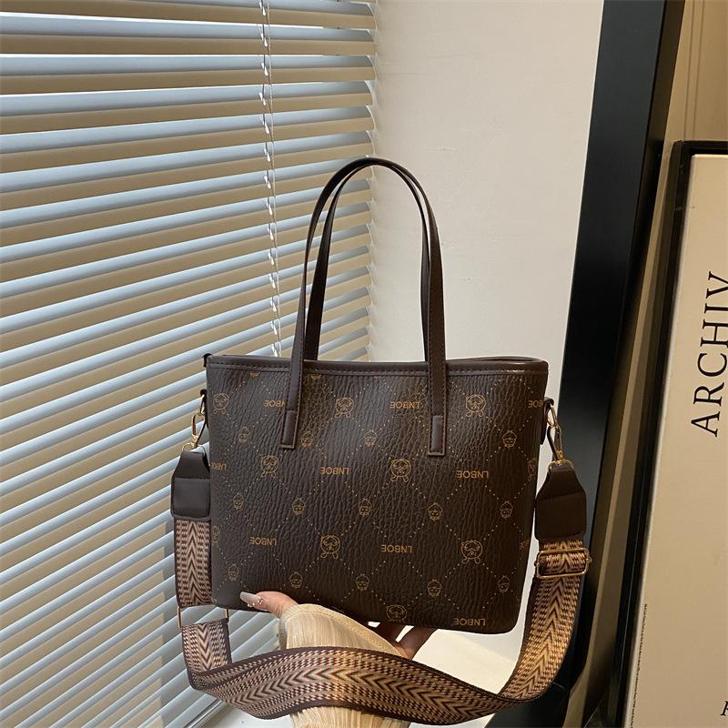 Fashion retro printed bag, new large-capacity versatile commuter high-end portable shoulder bag tote bag