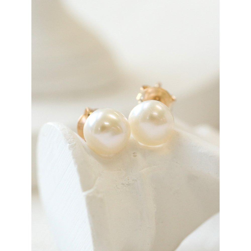 14K Natural Flat Freshwater Pearl Earrings