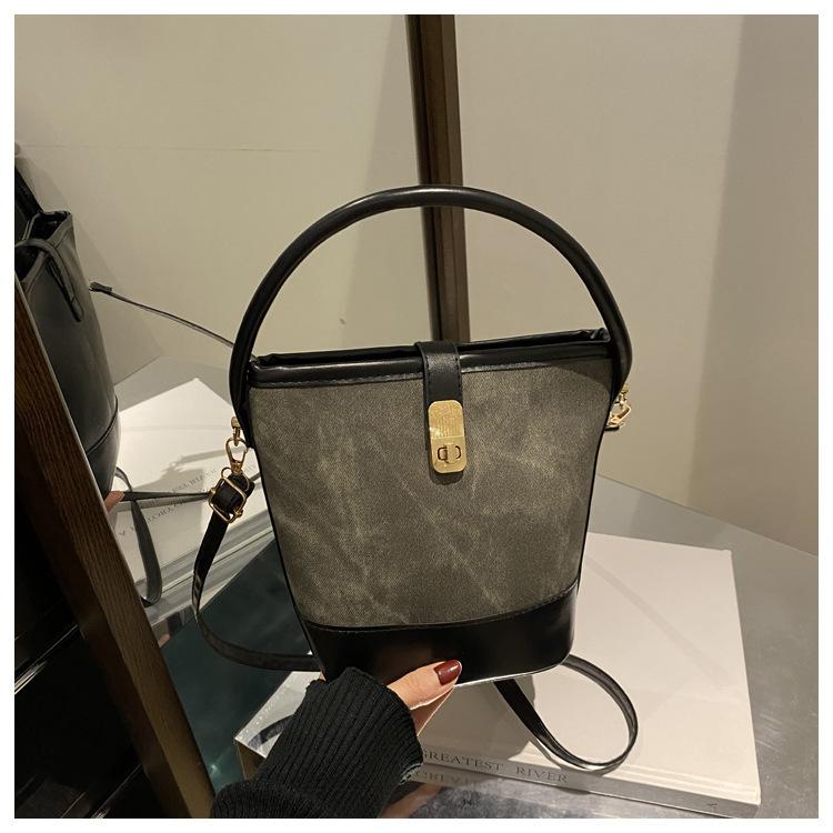 Fashion Autumn and Winter Lock Casual 2025 New Trend Large Capacity Retro Color Matching Crossbody Handheld Bucket Bag Women