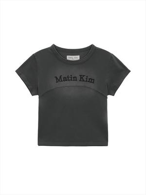 [Matinkim] Crop Top met Pigment Uitgesneden Logo in Antraciet