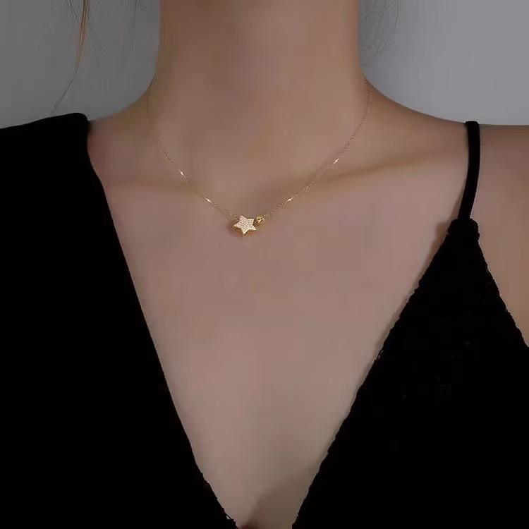 Neue fünfzackige Sternanhänger Schlüsselbeinkette Damen Stern Liebeshalskette Schlichte Mode Temperament High-End